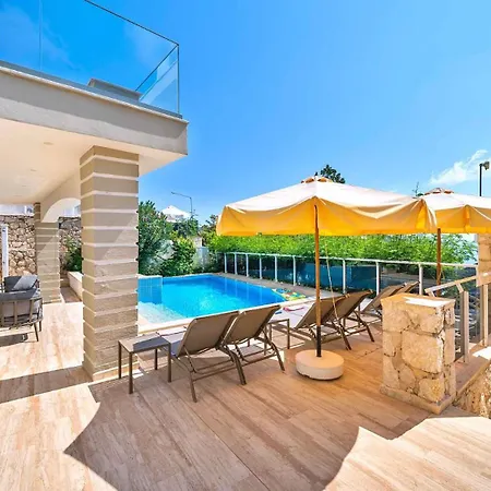 5 Bedroom Luxury - Walking Distance To The Town *
