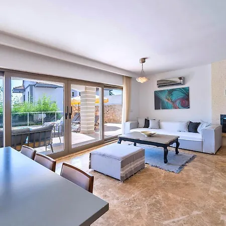 5 Bedroom Luxury - Walking Distance To The Town Villa *