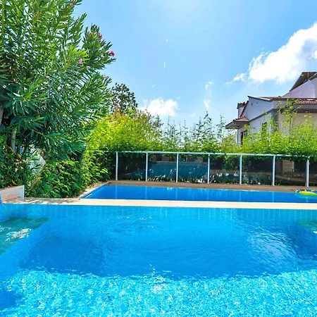 5 Bedroom Luxury - Walking Distance To The Town *