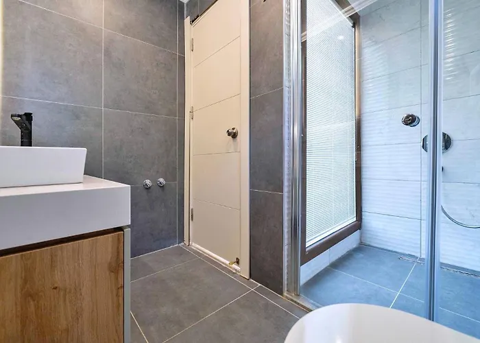 5 Bedroom Luxury - Walking Distance To The Town Villa