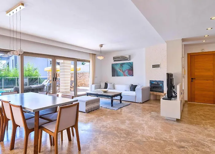 Villa 5 Bedroom Luxury - Walking Distance To The Town