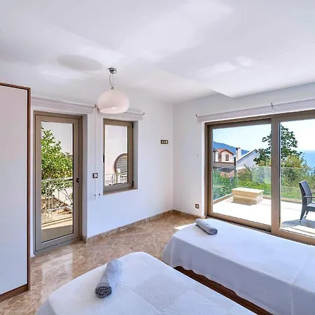 5 Bedroom Luxury - Walking Distance To The Town *