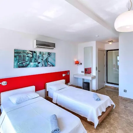 Villa 5 Bedroom Close To The Town 9629
