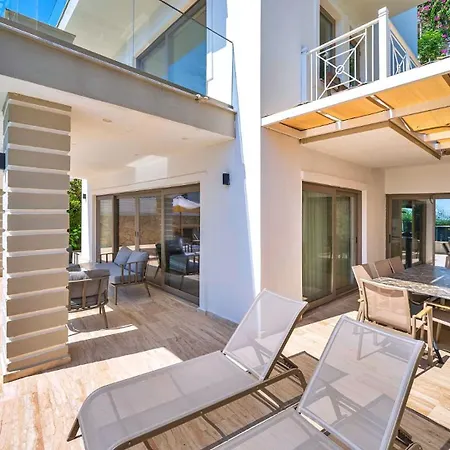 5 Bedroom Luxury - Walking Distance To The Town Villa