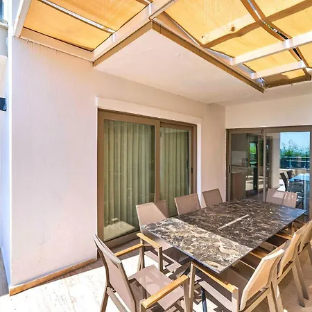5 Bedroom Luxury - Walking Distance To The Town 칼칸